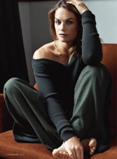 Ruth Wilson feet photo thumbnail
