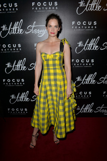 Ruth Wilson feet photo thumbnail