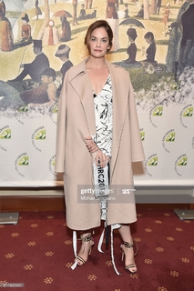 Ruth Wilson feet photo thumbnail