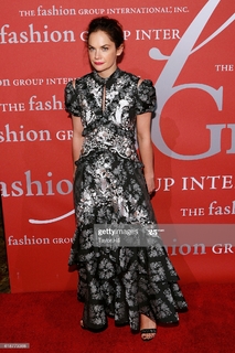Ruth Wilson feet photo thumbnail