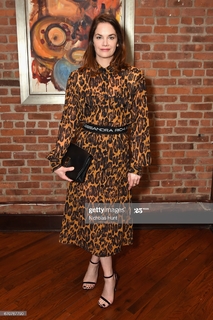 Ruth Wilson feet photo thumbnail