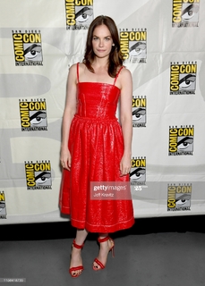 Ruth Wilson feet photo thumbnail