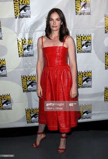 Ruth Wilson feet photo thumbnail