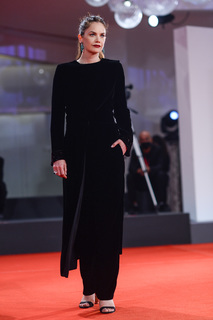 Ruth Wilson feet photo thumbnail