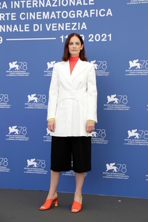 Ruth Wilson feet photo thumbnail