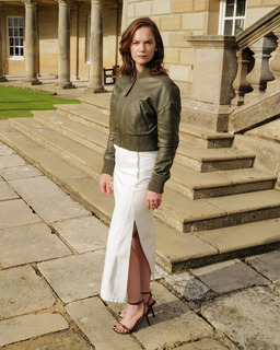 Ruth Wilson feet photo thumbnail