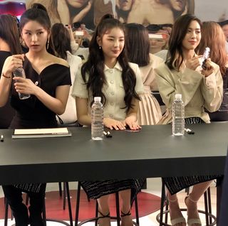 Ryu-jin Shin feet photo thumbnail