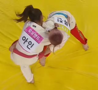 Ryu-jin Shin feet photo thumbnail