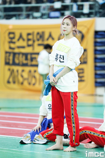 Ryu-jin Shin feet photo thumbnail