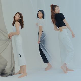 Ryu-jin Shin feet photo thumbnail