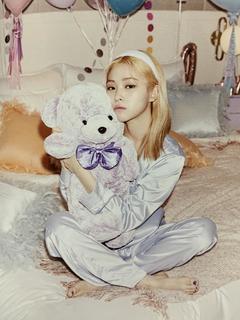 Ryu-jin Shin feet photo thumbnail