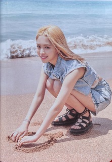 Ryu-jin Shin feet photo thumbnail