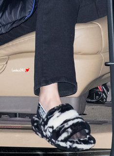 Ryu-jin Shin feet photo thumbnail