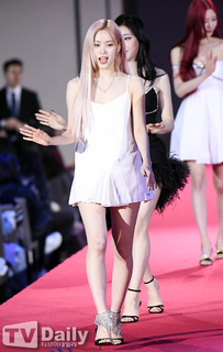 Ryu-jin Shin feet photo thumbnail