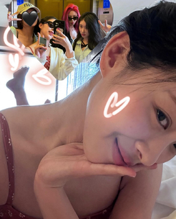 Ryu-jin Shin feet photo thumbnail