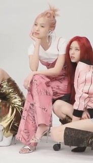 Ryu-jin Shin feet photo thumbnail