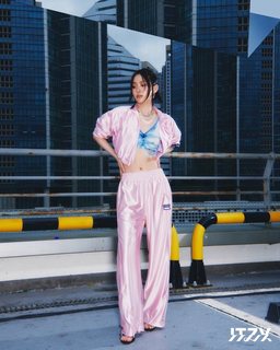 Ryu-jin Shin feet photo thumbnail