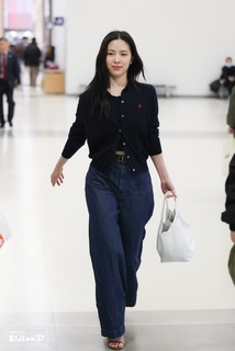 Ryu-jin Shin feet photo thumbnail