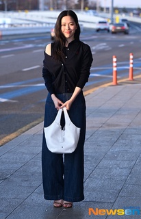 Ryu-jin Shin feet photo thumbnail