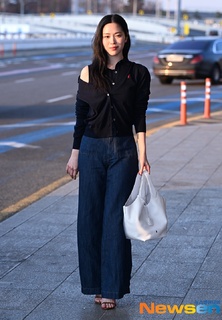 Ryu-jin Shin feet photo thumbnail