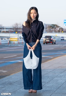 Ryu-jin Shin feet photo thumbnail