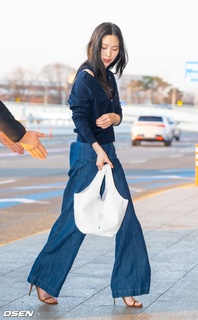 Ryu-jin Shin feet photo thumbnail