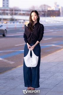 Ryu-jin Shin feet photo thumbnail