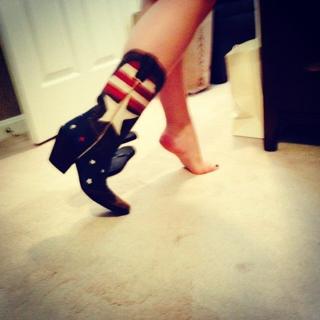 S.E. Cupp feet photo thumbnail