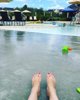 S.E. Cupp feet photo thumbnail