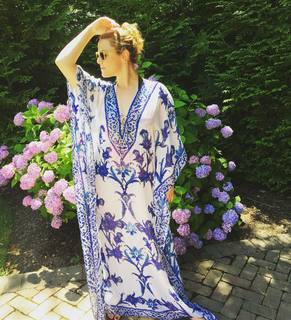 S.E. Cupp feet photo thumbnail