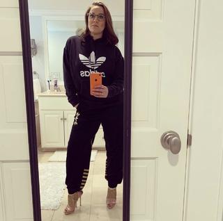 S.E. Cupp feet photo thumbnail