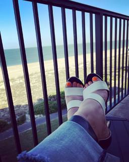 S.E. Cupp feet photo thumbnail