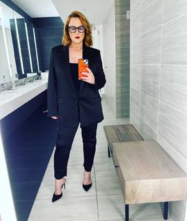 S.E. Cupp feet photo thumbnail