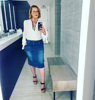 S.E. Cupp feet photo thumbnail