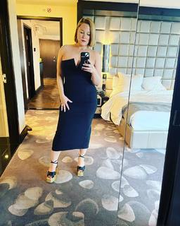 S.E. Cupp feet photo thumbnail