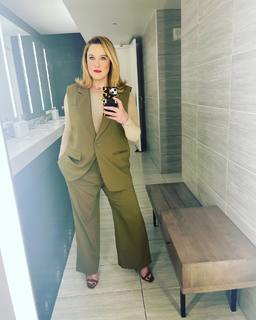 S.E. Cupp feet photo thumbnail