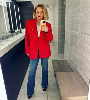 S.E. Cupp feet photo thumbnail