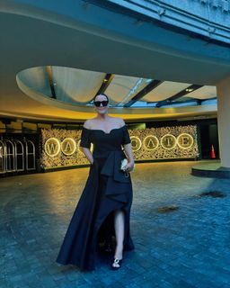 S.E. Cupp feet photo thumbnail