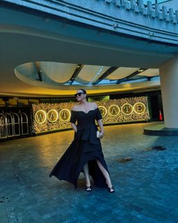 S.E. Cupp feet photo thumbnail