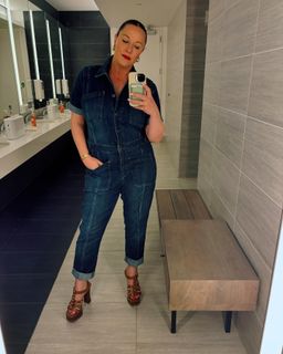 S.E. Cupp feet photo thumbnail