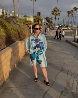 S.E. Cupp feet photo thumbnail