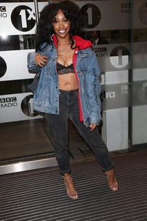 SZA feet photo thumbnail