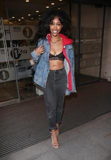 SZA feet photo thumbnail