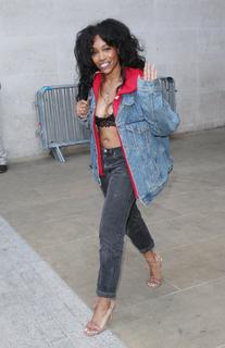 SZA feet photo thumbnail