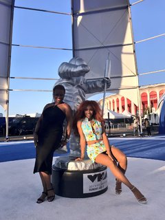 SZA feet photo thumbnail