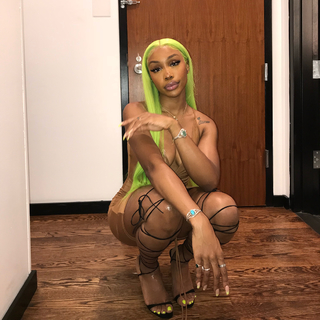 SZA feet photo thumbnail