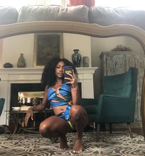 SZA feet photo thumbnail
