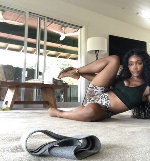 SZA feet photo thumbnail