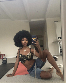 SZA feet photo thumbnail