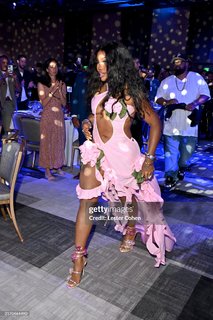 SZA feet photo thumbnail
